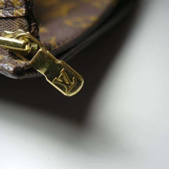 Vtg Louis Vuitton Monogram Posh Toilette 26 Cosmetic Pouch, Size 9 in x 9.5 in - Picture 12 of 16